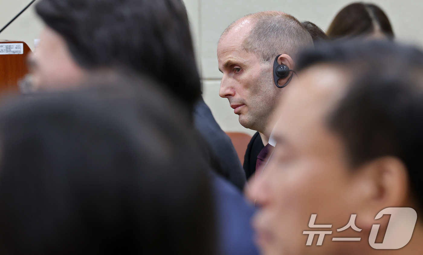 (서울=뉴스1) 장수영 기자 = 해롤드 로저스 쿠팡 대표이사가 30일 서울 여의도 국회에서 열린 제430회국회(임시회) 쿠팡 침해사고 및 개인정보 유출, 불공정 거래, 노동환경 실 …