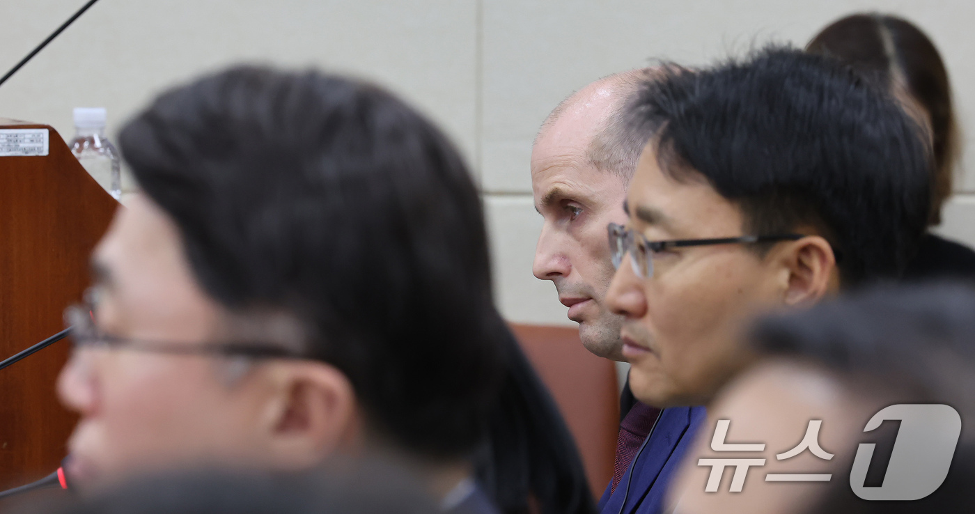 (서울=뉴스1) 장수영 기자 = 해롤드 로저스 쿠팡 대표이사가 30일 서울 여의도 국회에서 열린 제430회 국회(임시회) 쿠팡 침해사고 및 개인정보 유출, 불공정 거래, 노동환경 …