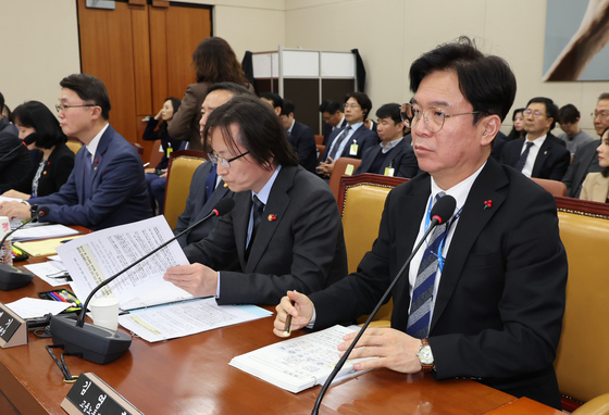 쿠팡 청문회 자리 앉은 김영훈 장관