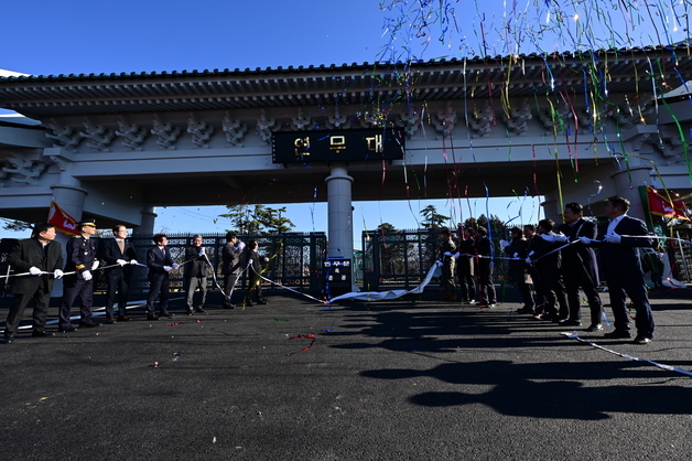 논산시·육군훈련소 상생 작품 '연무문' 준공…국방 메카 랜드마크