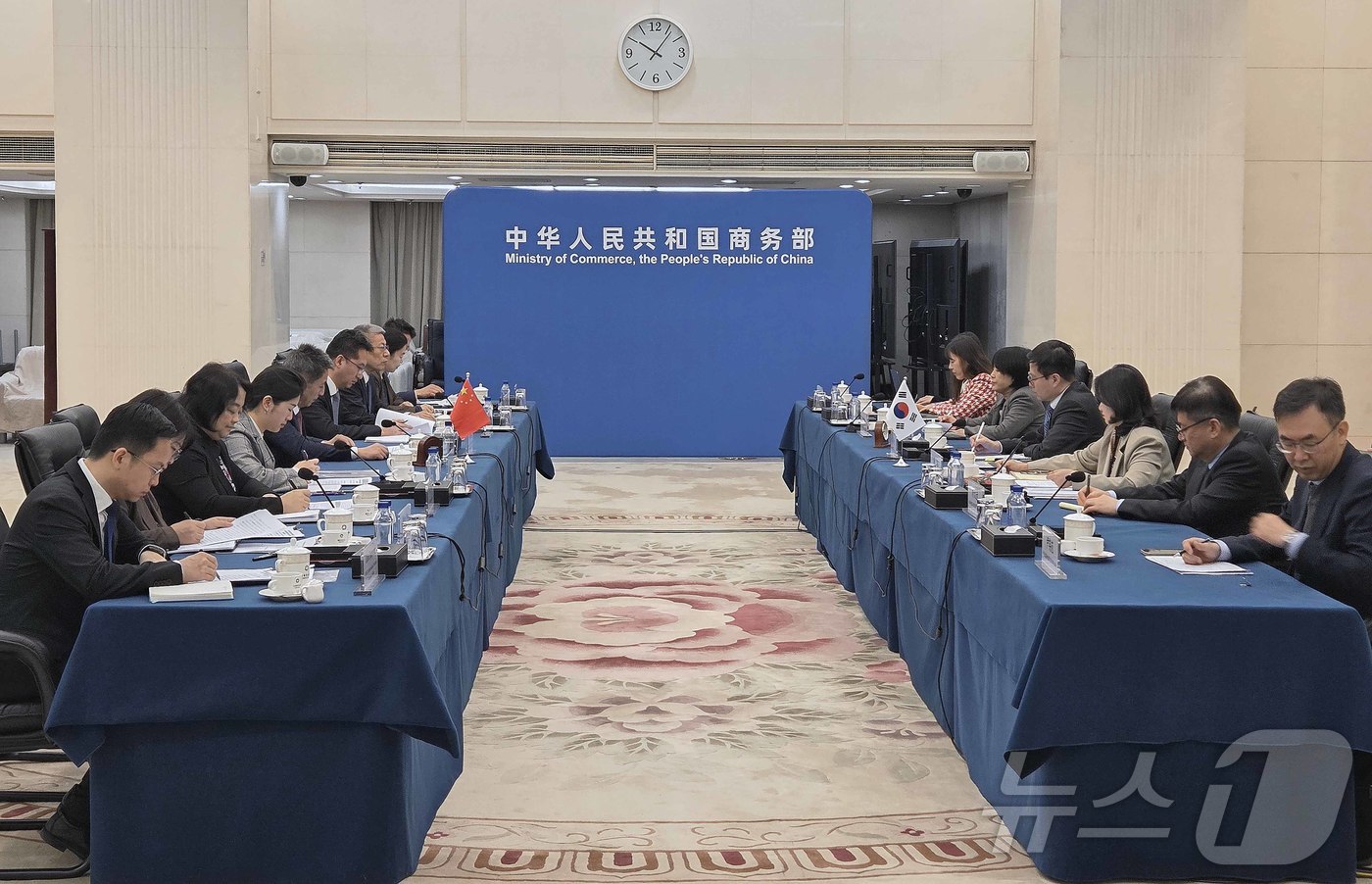 (서울=뉴스1) = 여한구 산업통상자원부 통상교섭본부장이 30일 오전(현지시간) 중국 베이징 상무부에서 열린 한·중 통상장관회의에서 발언을 하고 있다. (산업통상자원부 제공. 재판 …