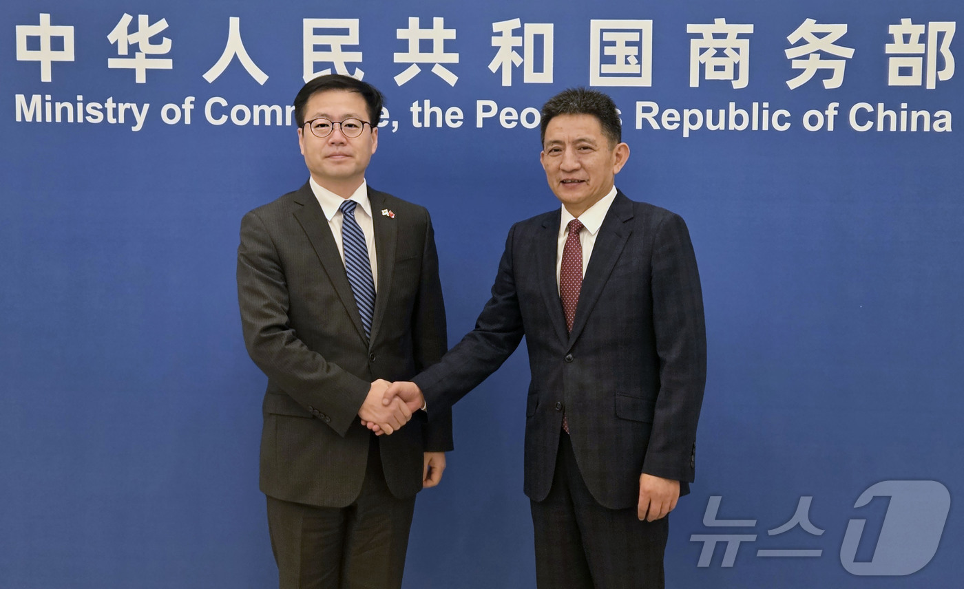 (서울=뉴스1) = 여한구 산업통상자원부 통상교섭본부장이 30일 오전(현지시간) 중국 베이징 상무부에서 열린 한·중 통상장관회의에서 리 청강 중국 상무부 국제무역협상대표 겸 부부장 …