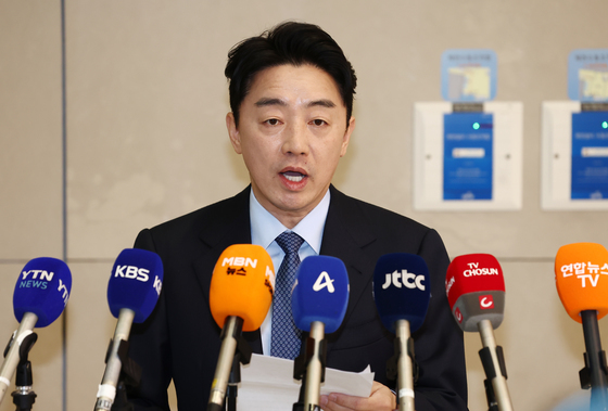 폴란드 다연장로켓 계약 관련 브리핑 하는 강훈식 비서실장