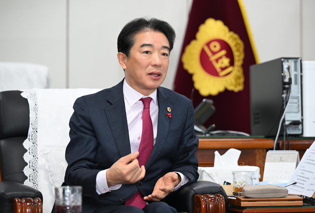 [신년인터뷰] 최학범 경남도의장 "남해안 관광벨트 규제 빗장 풀겠다"