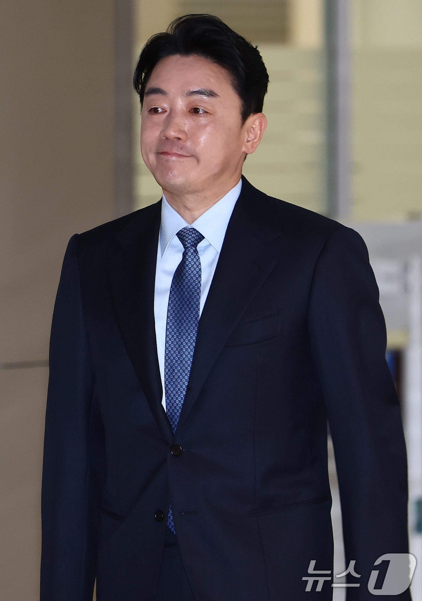 (인천공항=뉴스1) 김민지 기자 = 강훈식 대통령비서실장이 30일 오후 인천국제공항을 통해 귀국하고 있다. 2025.12.30/뉴스1