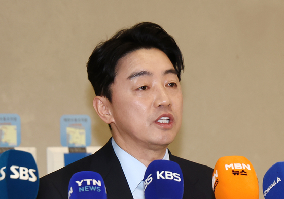 폴란드 다연장로켓 계약 성과 브리핑 하는 강훈식 비서실장