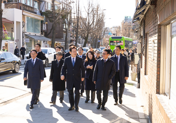 삼청동 일대 둘러보는 이재명 대통령