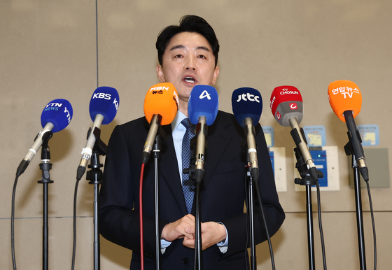 폴란드 1박3일 일정 마치고 귀국한 강훈식 비서실장