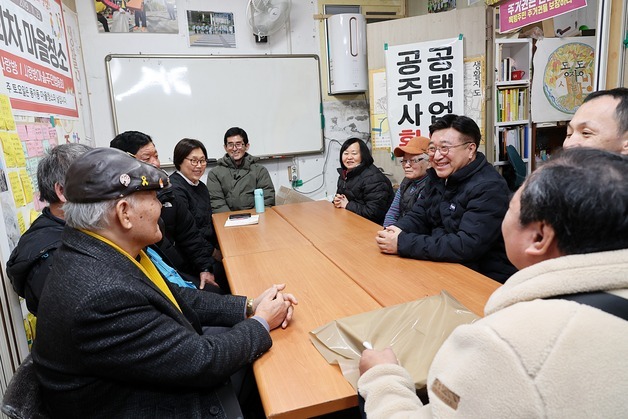 [동정] 윤호중 행안장관, 동자동 쪽방촌·과천 꿀벌마을 방문