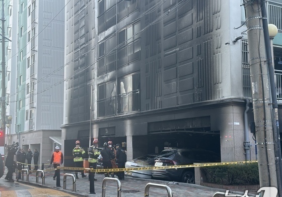 '신월동 아파트 화재' 70대 경비원 검찰 송치…'담뱃불'이 원인