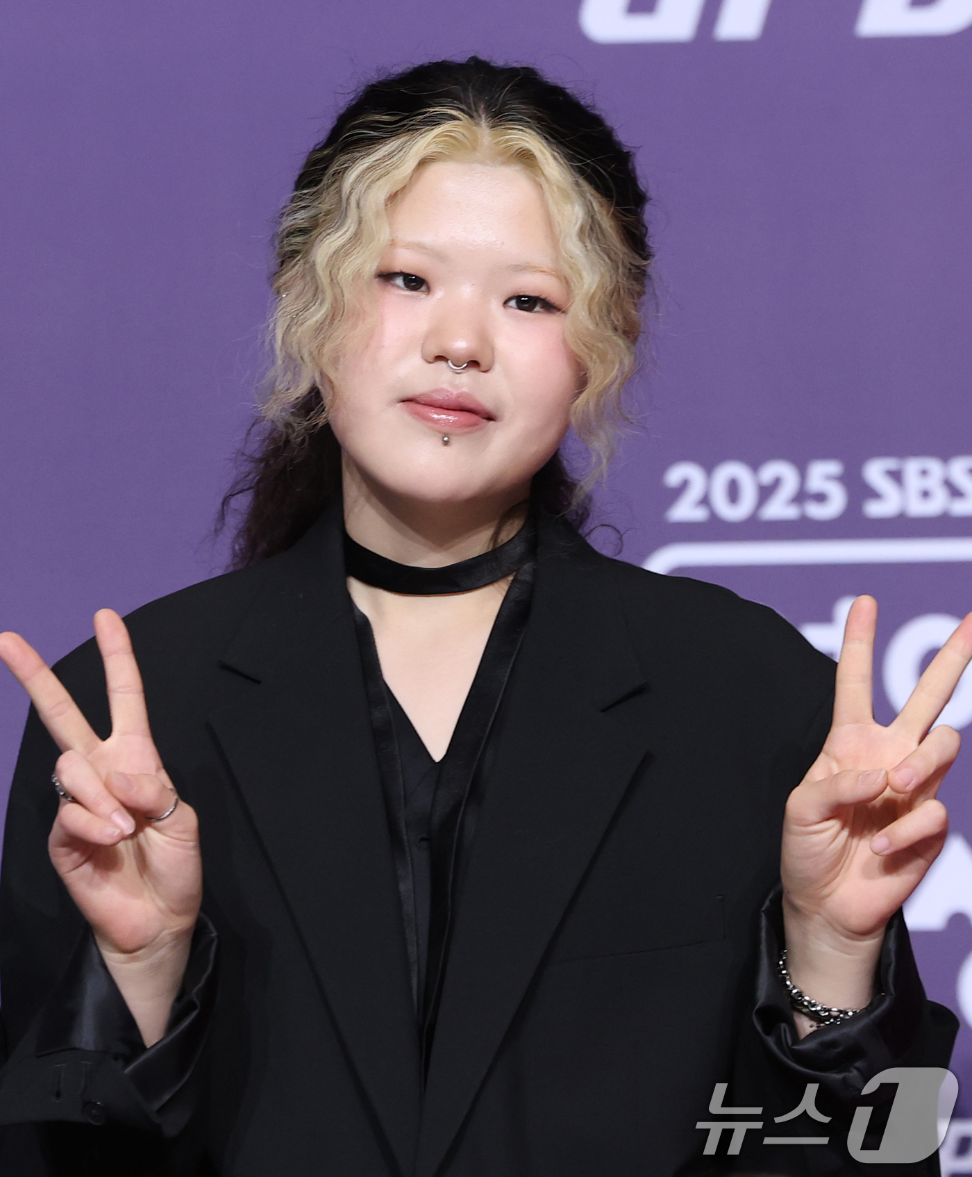 (서울=뉴스1) 권현진 기자 = ‘우리들의 발라드’에서 우승을 차지한 이예지가 30일 서울 마포구 상암 SBS 프리즘 타워에서 열린 ‘2025 SBS 연예대상’ 레드카펫 행사에 참 …