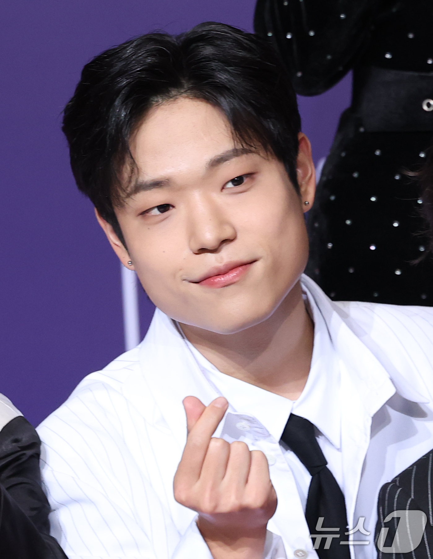 (서울=뉴스1) 권현진 기자 = ‘우리들의 발라드’ 천범석이 30일 서울 마포구 상암 SBS 프리즘 타워에서 열린 ‘2025 SBS 연예대상’ 레드카펫 행사에 참석해 포즈를 취하고 …