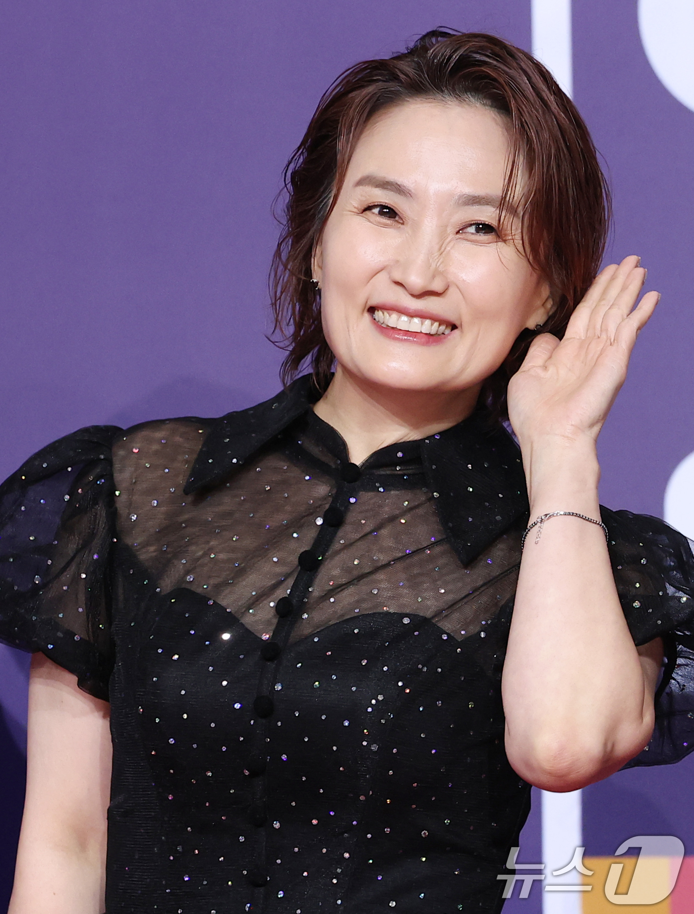 (서울=뉴스1) 권현진 기자 = ‘우리들의 발라드’ 박경림이 30일 서울 마포구 상암 SBS 프리즘 타워에서 열린 ‘2025 SBS 연예대상’ 레드카펫 행사에 참석해 포즈를 취하고 …