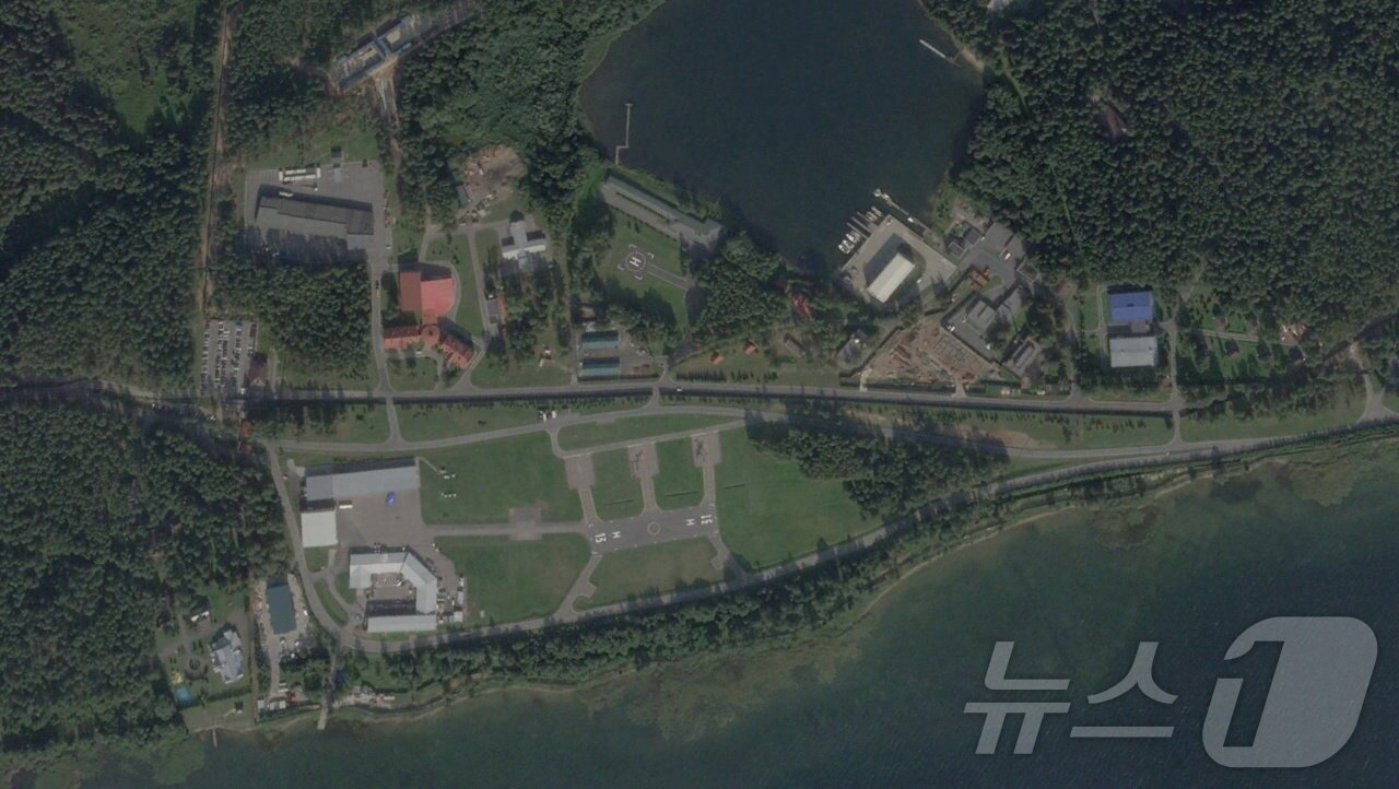본문 이미지 - 2023년 8월 위성으로 촬영한 러시아 노브고로드의 푸틴 러시아 대통령 관저. 2023.08.31 ⓒ 로이터=뉴스1 ⓒ News1 이지예 객원기자