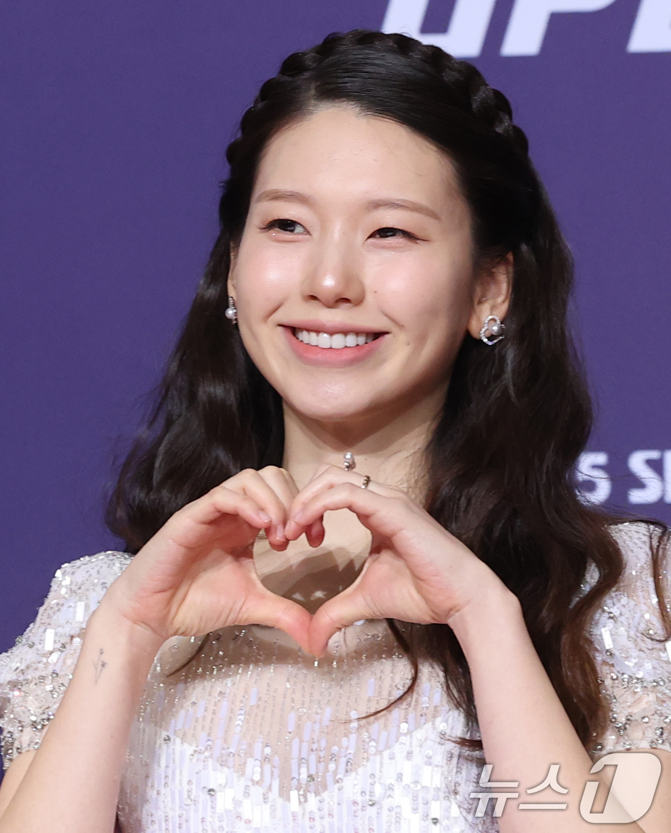 (서울=뉴스1) 권현진 기자 = ‘골 때리는 그녀들’ 김진경이 30일 서울 마포구 상암 SBS 프리즘 타워에서 열린 ‘2025 SBS 연예대상’ 레드카펫 행사에 참석해 포즈를 취하 …