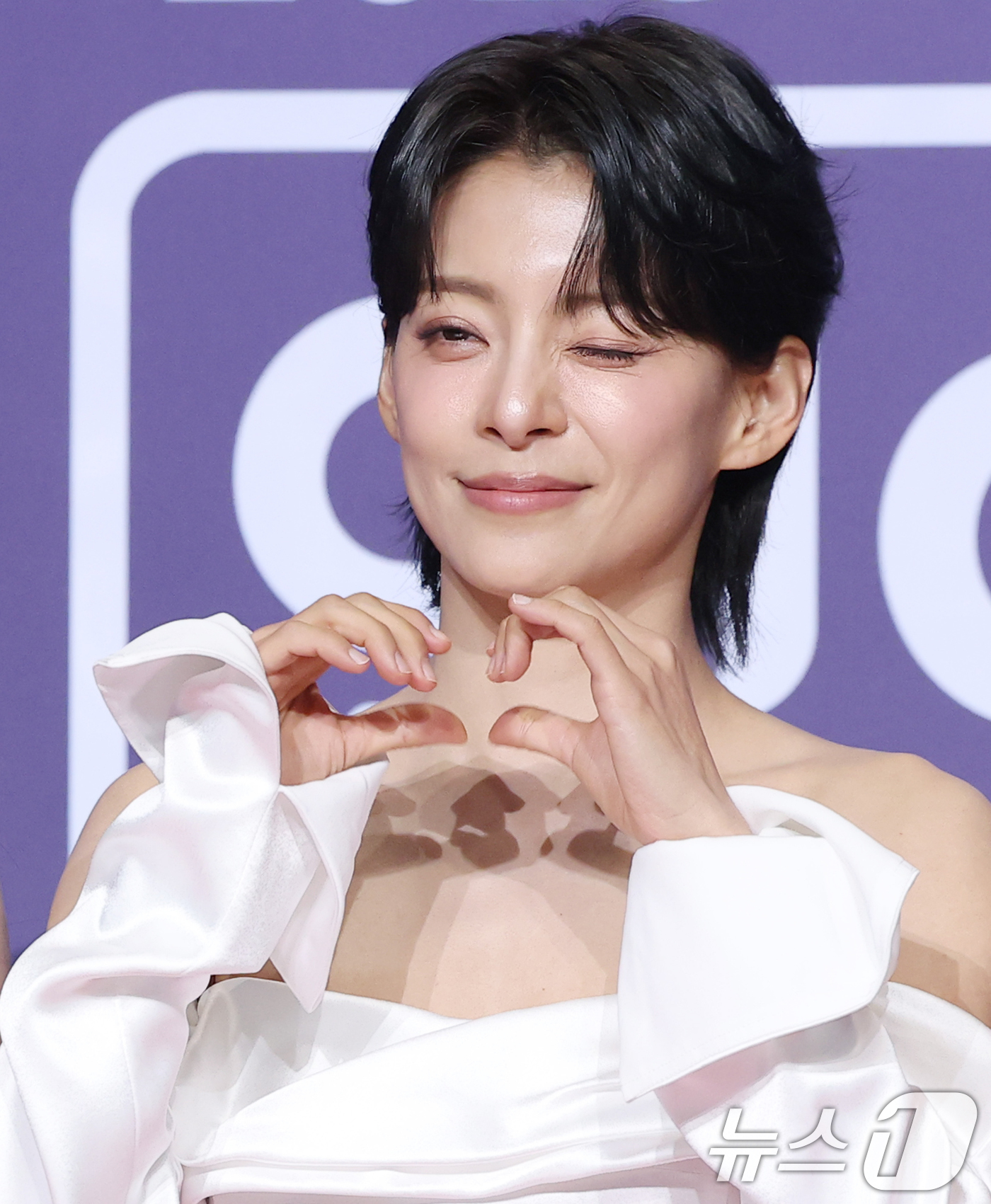 (서울=뉴스1) 권현진 기자 = ‘골 때리는 그녀들’ 정혜인이 30일 서울 마포구 상암 SBS 프리즘 타워에서 열린 ‘2025 SBS 연예대상’ 레드카펫 행사에 참석해 포즈를 취하 …