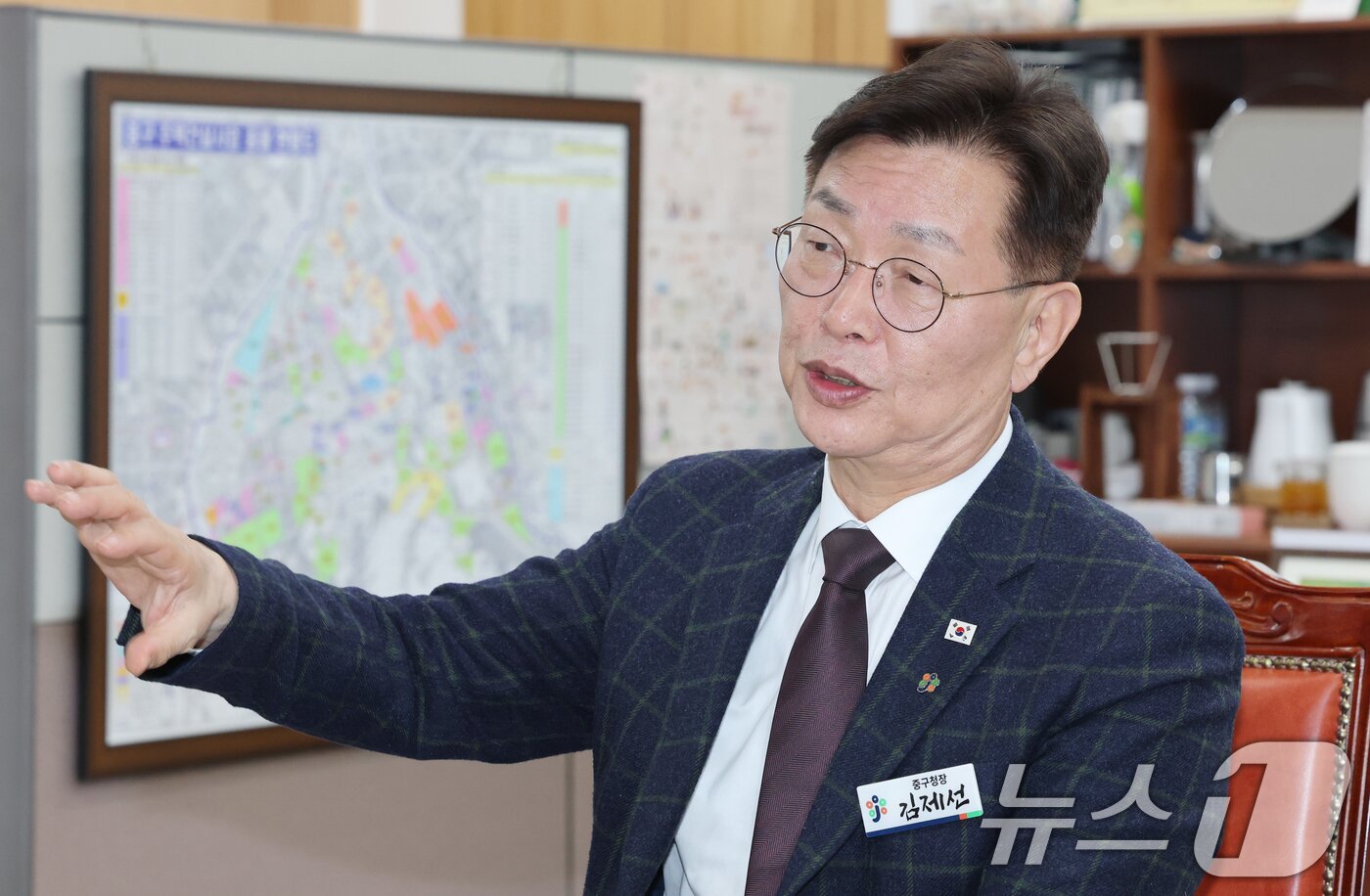 본문 이미지 - 김제선 중구청장이 뉴스1과 인터뷰를 하고 있다.  2025.12.30/뉴스1 ⓒ News1 김기태 기자