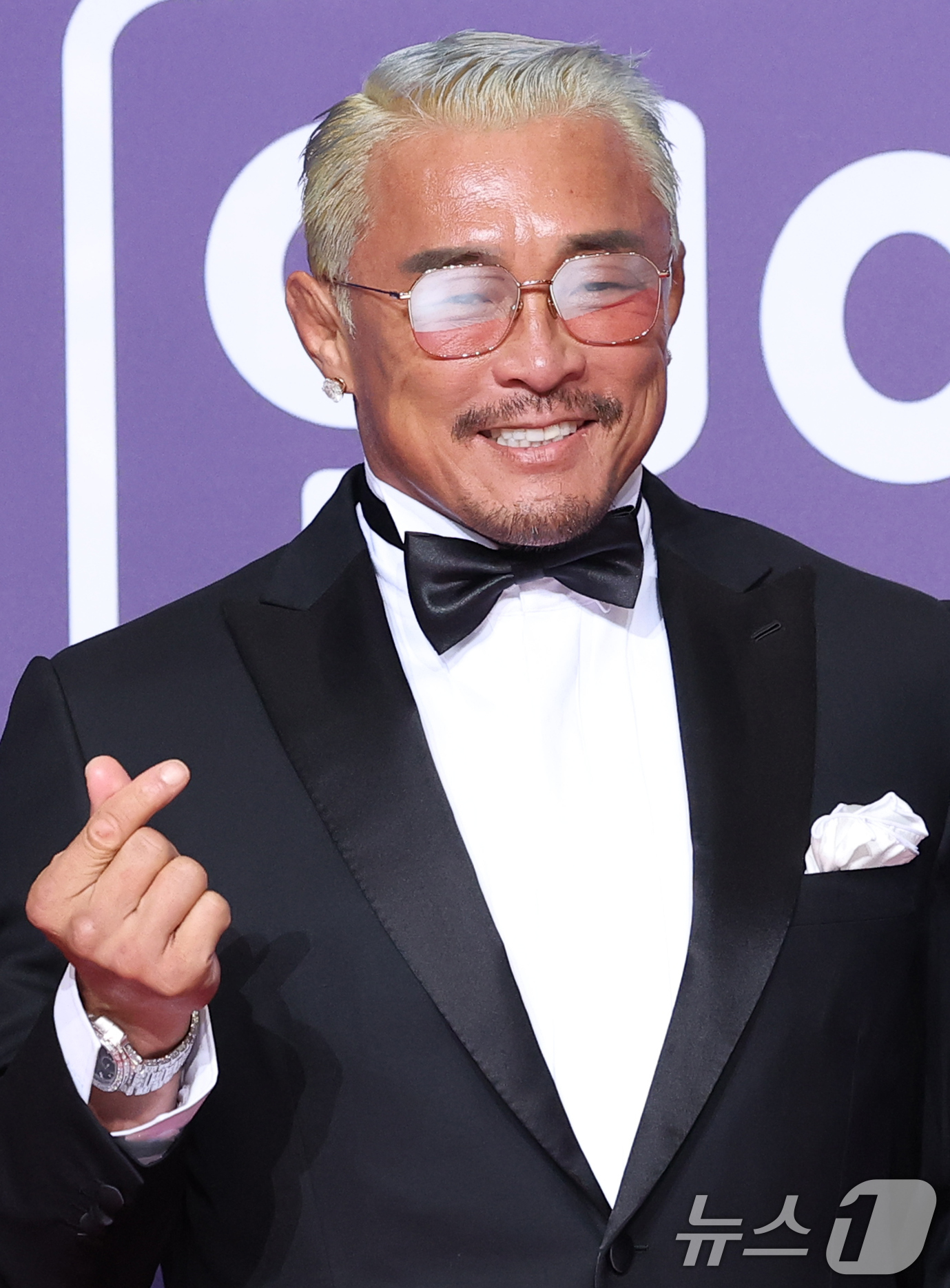 (서울=뉴스1) 권현진 기자 = 한탕 프로젝트 '마이턴' 추성훈이 30일 서울 마포구 상암 SBS 프리즘 타워에서 열린 ‘2025 SBS 연예대상’ 레드카펫 행사에 참석해 포즈를 …