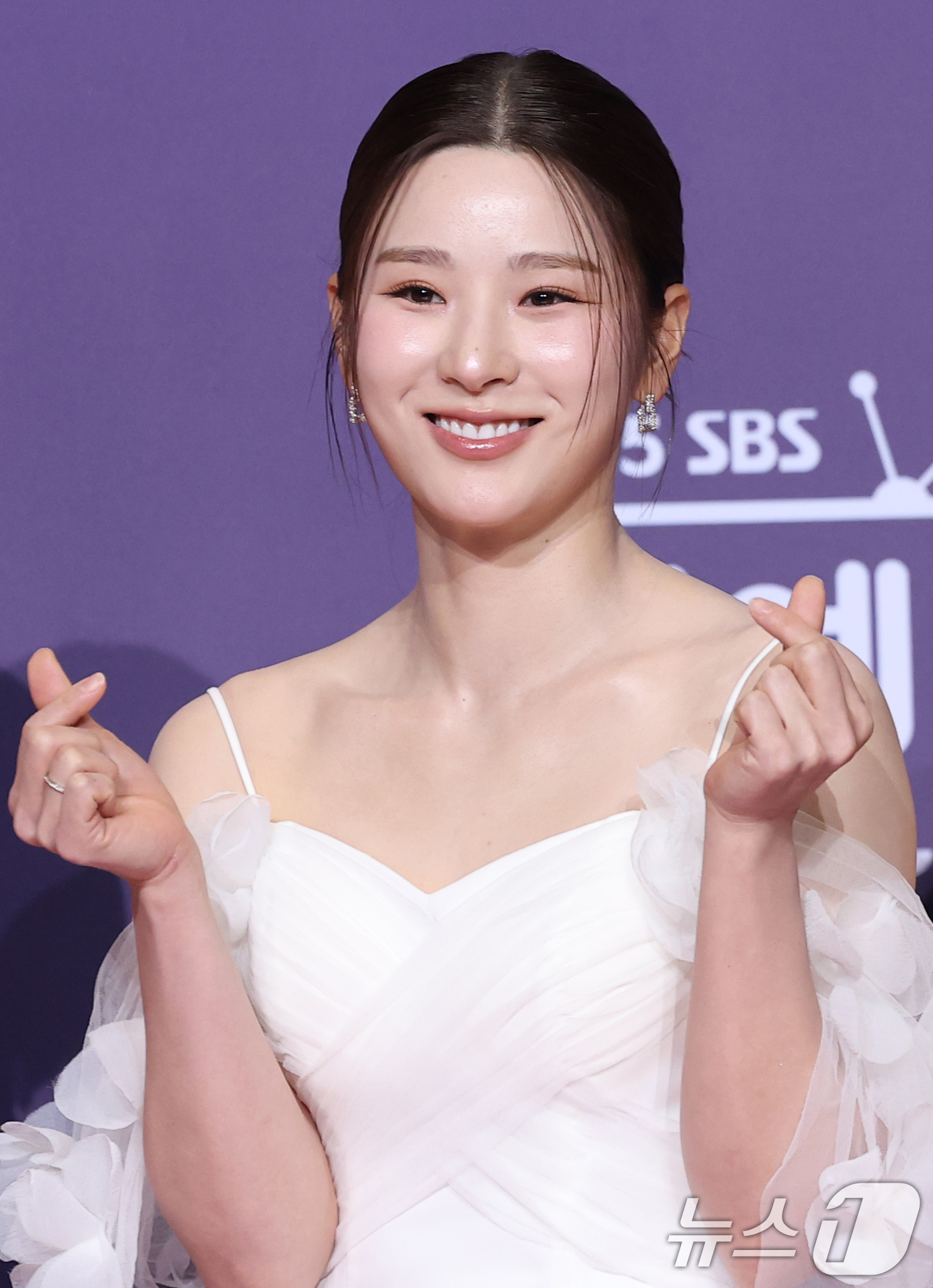 (서울=뉴스1) 권현진 기자 = ‘골 때리는 그녀들’ 박하얀이 30일 서울 마포구 상암 SBS 프리즘 타워에서 열린 ‘2025 SBS 연예대상’ 레드카펫 행사에 참석해 포즈를 취하 …