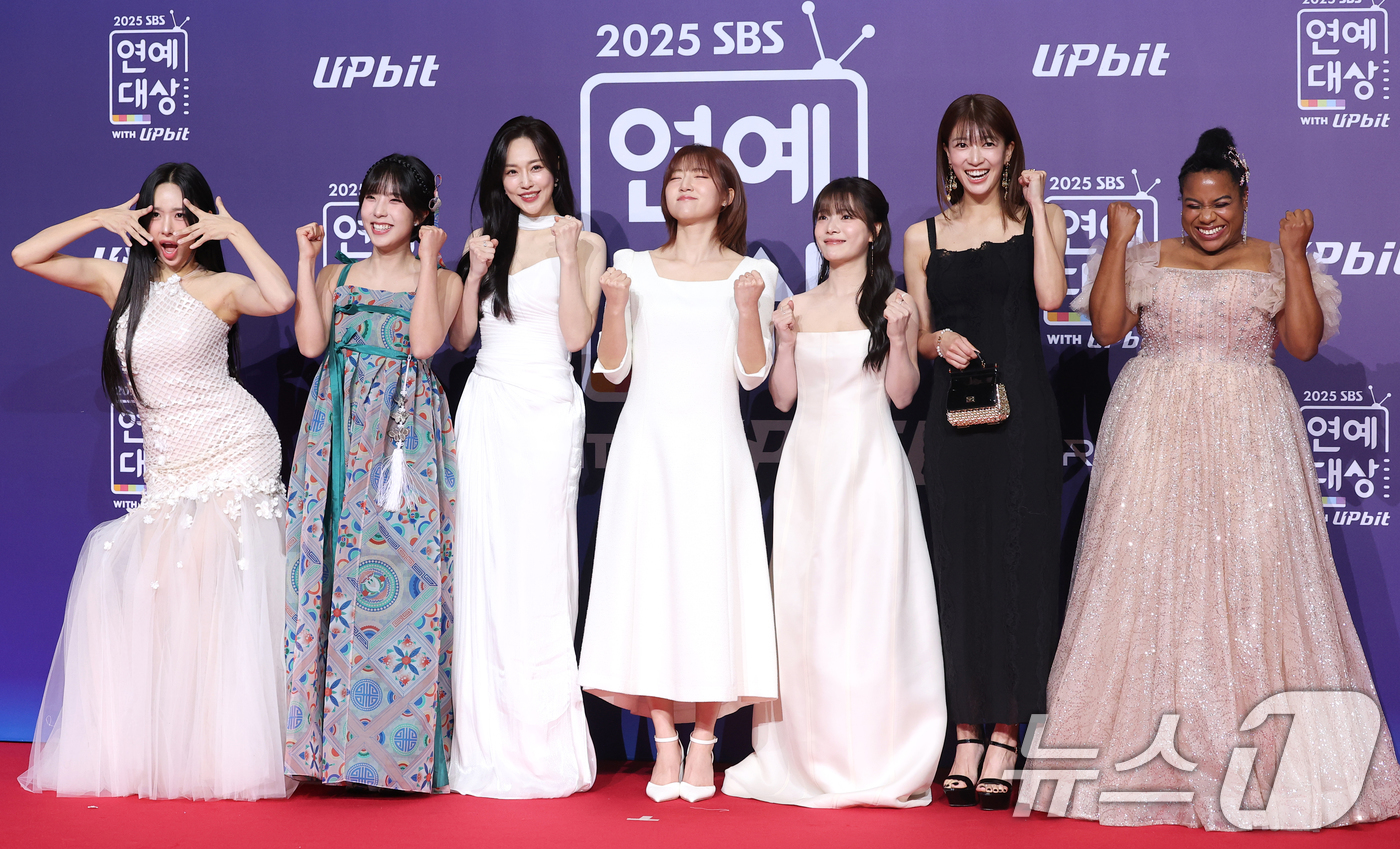 (서울=뉴스1) 권현진 기자 = ‘골 때리는 그녀들’ 한초임(왼쪽부터)과 정예원, 소유미, 경서, 벤, 마시마 유, 엘로디가 30일 서울 마포구 상암 SBS 프리즘 타워에서 열린 …