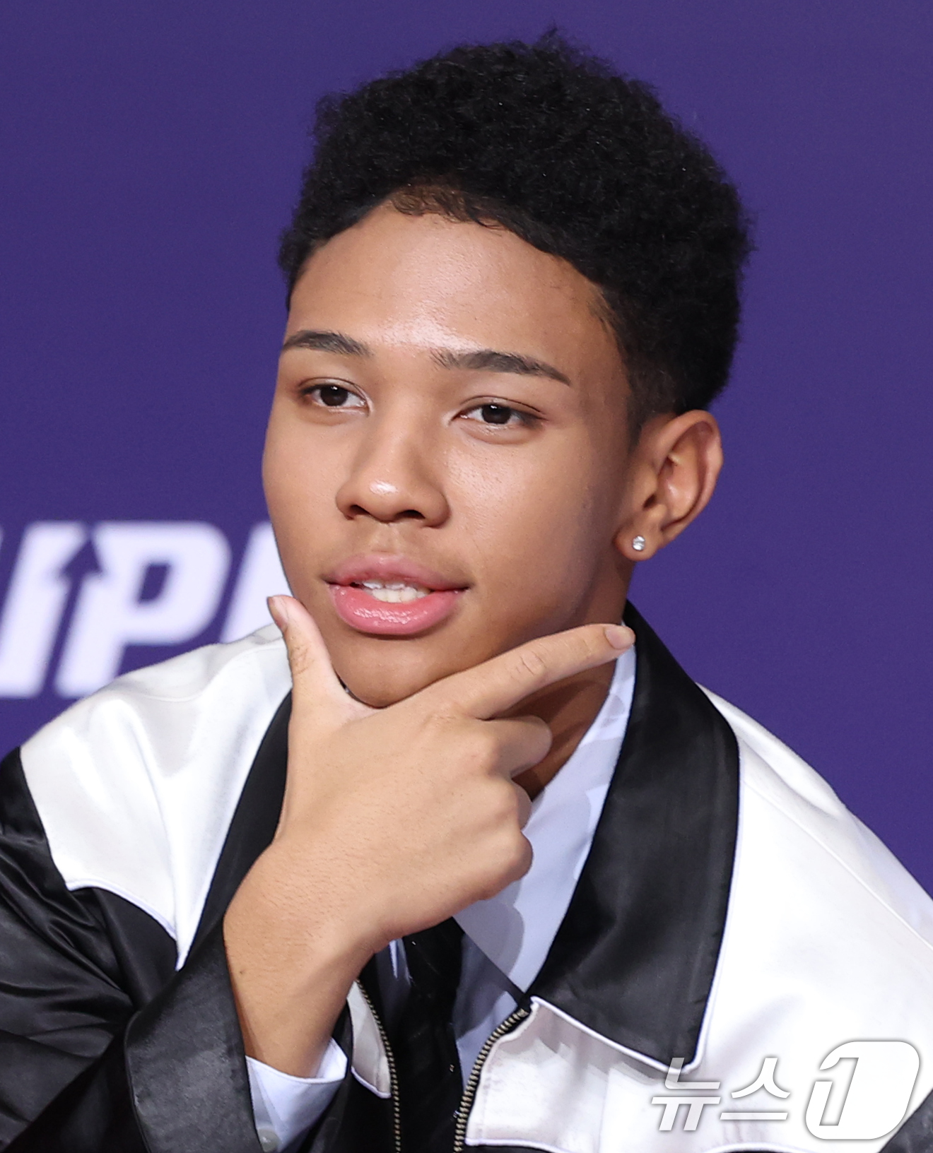 (서울=뉴스1) 권현진 기자 = '우리들의 발라드' (TOP12) 오추바 제레미가 30일 서울 마포구 상암 SBS 프리즘 타워에서 열린 ‘2025 SBS 연예대상’ 레드카펫 행사에 …