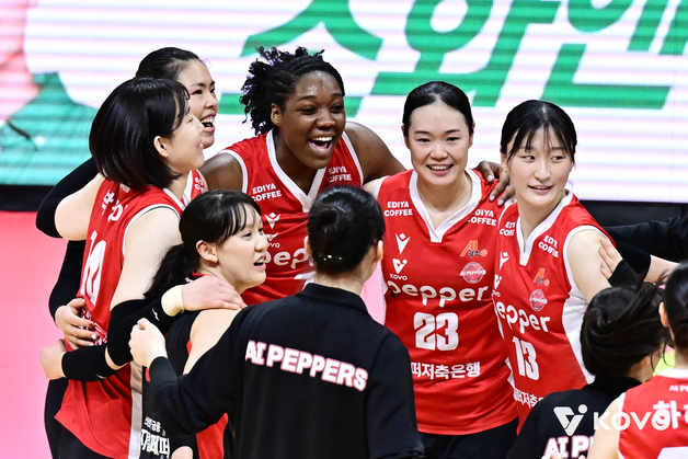 페퍼저축 9연패 탈출+42일 만의 승리…OK저축은 2연패 끊어(종합)