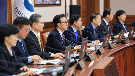 김민석 국무총리, 올해 마지막 국무회의 주재