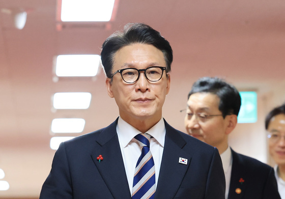 임시 국무회의 참석하는 김민석 총리