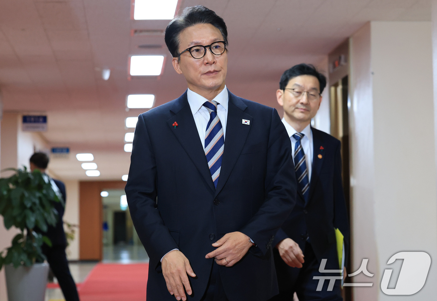 (서울=뉴스1) 임세영 기자 = 김민석 국무총리가 31일 서울 종로구 정부서울청사에서 열린 임시 국무회의에 참석하고 있다. 2025.12.31/뉴스1