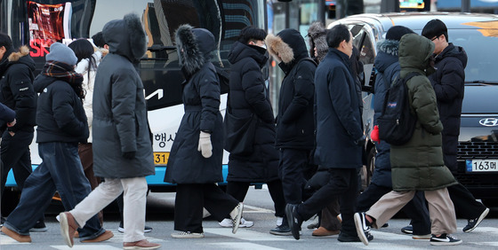 차가운 바람 속 2025년 마지막 출근길