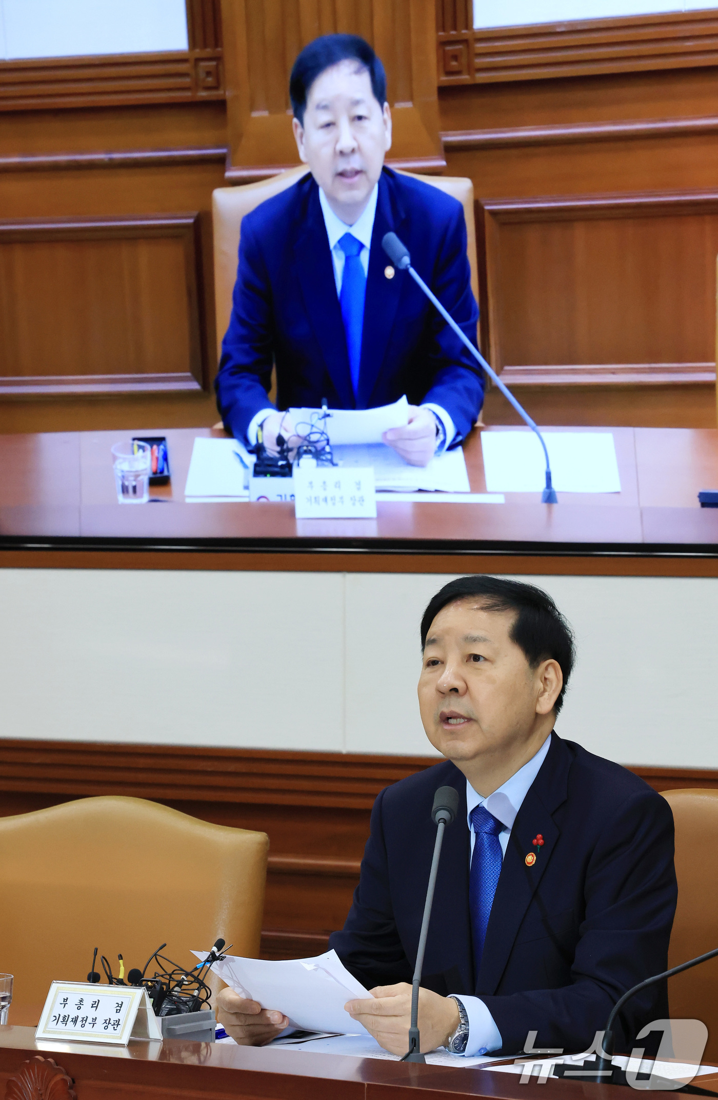 (서울=뉴스1) 임세영 기자 = 구윤철 경제부총리 겸 기획재정부 장관이 31일 서울 종로구 정부서울청사에서 열린 경제관계장관회의 겸 성장전략 TF에서 모두발언을 하고 있다. 202 …