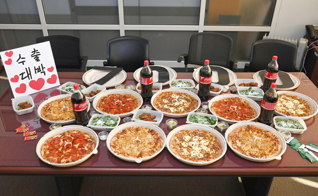 "고생했다" 李 대통령, 수출 7000억달러 돌파 산업부에 '피자 보너스'