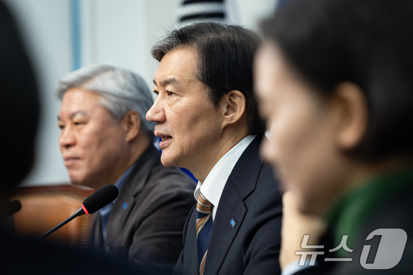 (서울=뉴스1) 유승관 기자 = 조국 조국혁신당 대표가 31일 서울 여의도 국회에서 열린 '끝가지 간다' 특별위원회 회의에서 모두 발언을 하고 있다. 2025.12.31/뉴스1