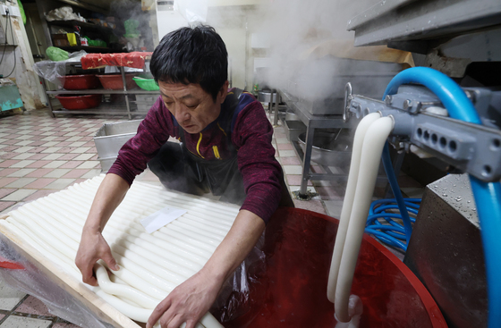 '새해에는 떡국이지'