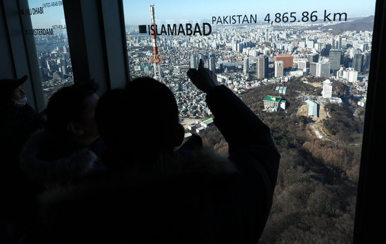'삼중 규제'에 지난달 서울 아파트 거래량 60% 급감