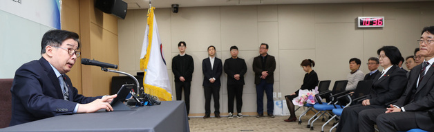 이임 인사하는 유철환 국민권익위원장