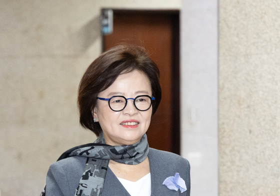 원내대표 선관위 회의 향하는 진선미 위원장