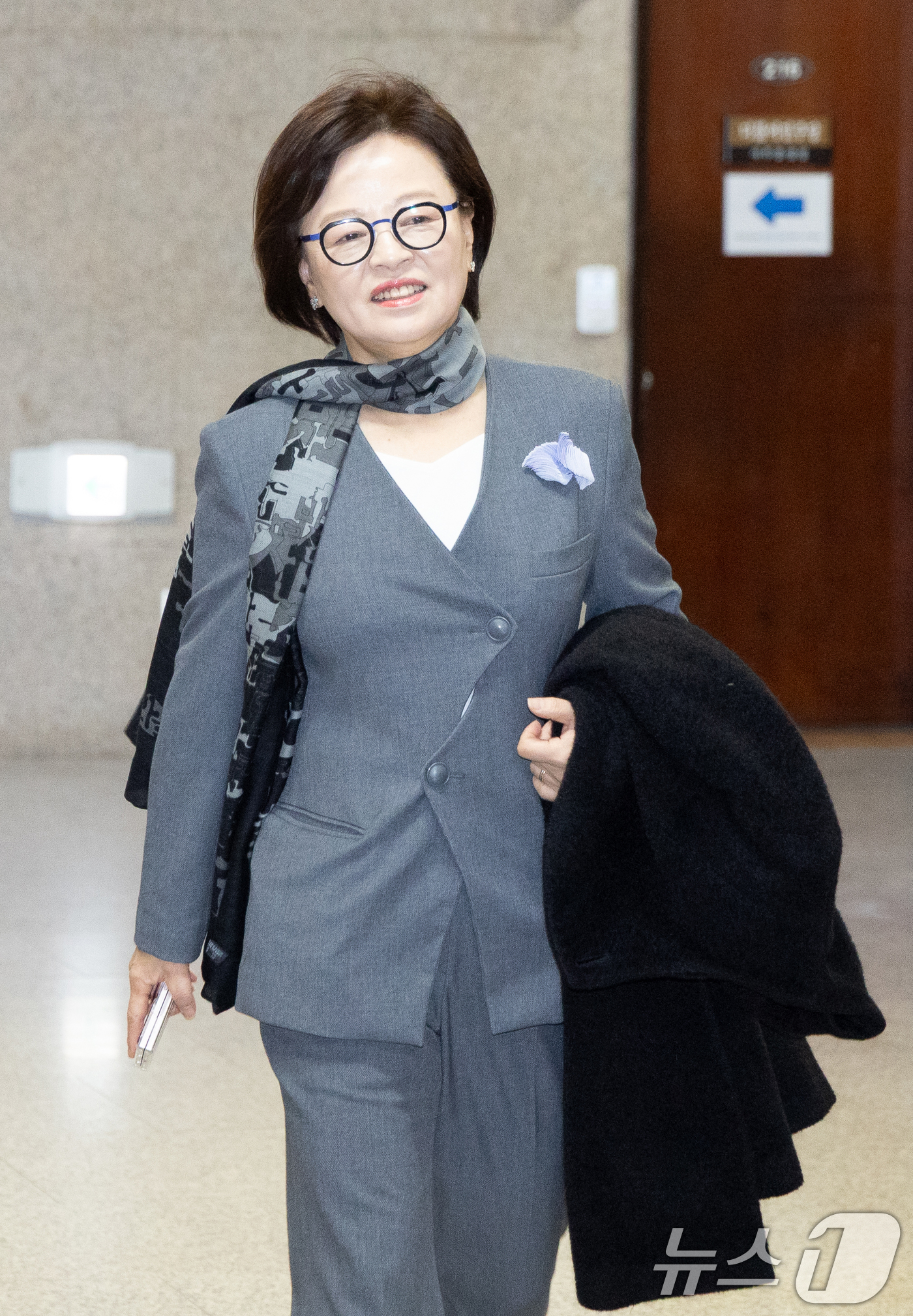 (서울=뉴스1) 이승배 기자 = 진선미 더불어민주당 원내대표 선거관리위원장이 31일 서울 여의도 국회에서 열린 선관위 비공개 회의에 참석하고 있다.  2025.12.31/뉴스1