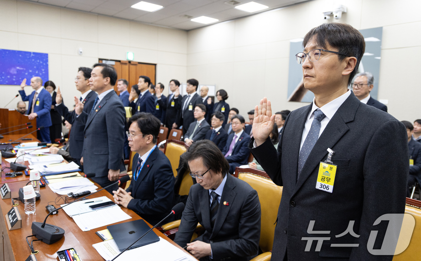 (서울=뉴스1) 이승배 기자 = 박대준 전 쿠팡 대표이사가 31일 서울 여의도 국회에서 열린 제430회국회(임시회) 쿠팡 침해사고 및 개인정보 유출, 불공정 거래, 노동환경 실태 …