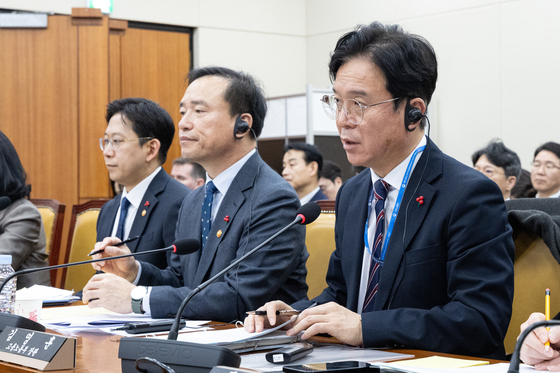 노동장관 "쿠팡 이직 공무원과 접촉 시 패가망신할 줄 알아라"