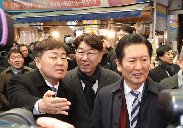 전주 남부시장 찾은 정청래 대표