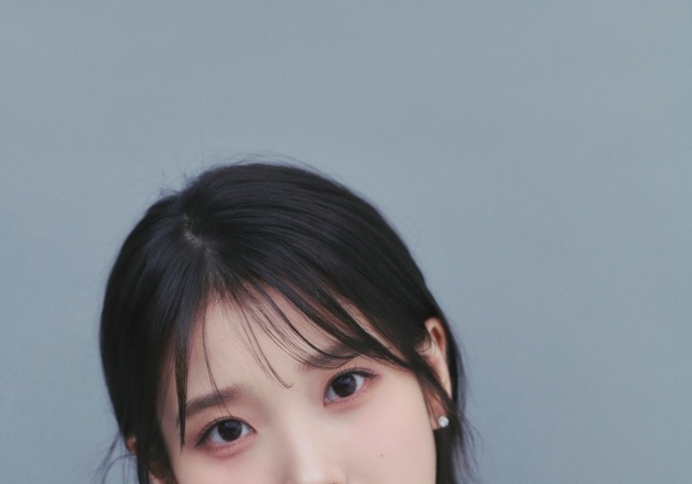 아이유, 연말 맞아 미혼모·자립 청소년·취약층에 2억원 기부