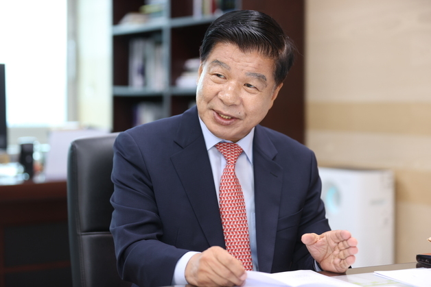 이상근 고성군수 "기본 행정 역할 충실히 수행…안정적 정책 운영할 것"