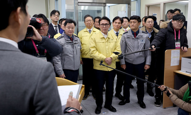 金총리, 연말 양천경찰서 방문…"보이스피싱 대응 모범, 국민 대신 감사"