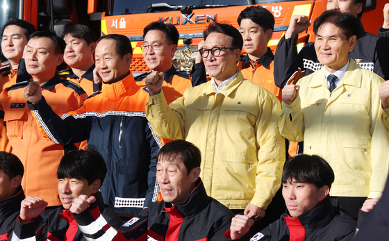 올해 마지막날 더 바쁜 경찰·소방관…김 총리 "여러분 있어 국민 안심"