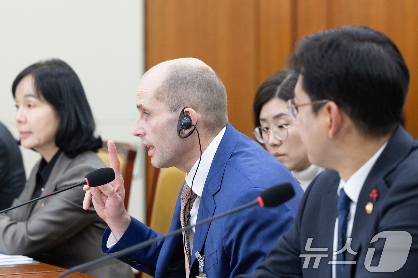 (서울=뉴스1) 이승배 기자 = 해롤드 로저스 쿠팡 대표이사가 31일 서울 여의도 국회에서 열린 제430회국회(임시회) 쿠팡 침해사고 및 개인정보 유출, 불공정 거래, 노동환경 실 …