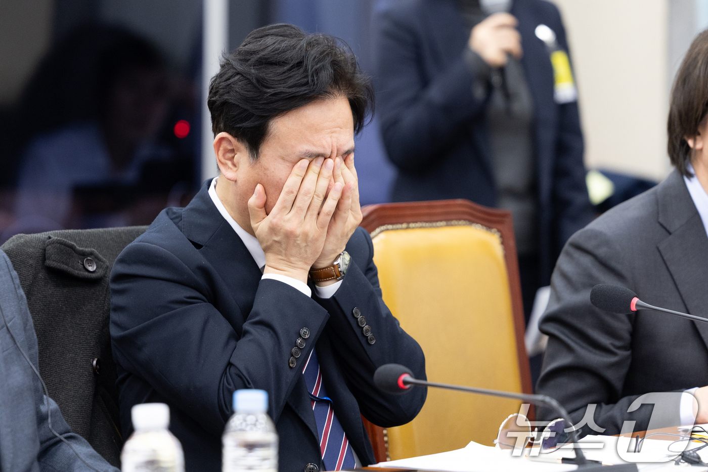 (서울=뉴스1) 이승배 기자 = 김영훈 고용노동부 장관이 31일 서울 여의도 국회에서 열린 제430회국회(임시회) 쿠팡 침해사고 및 개인정보 유출, 불공정 거래, 노동환경 실태 파 …