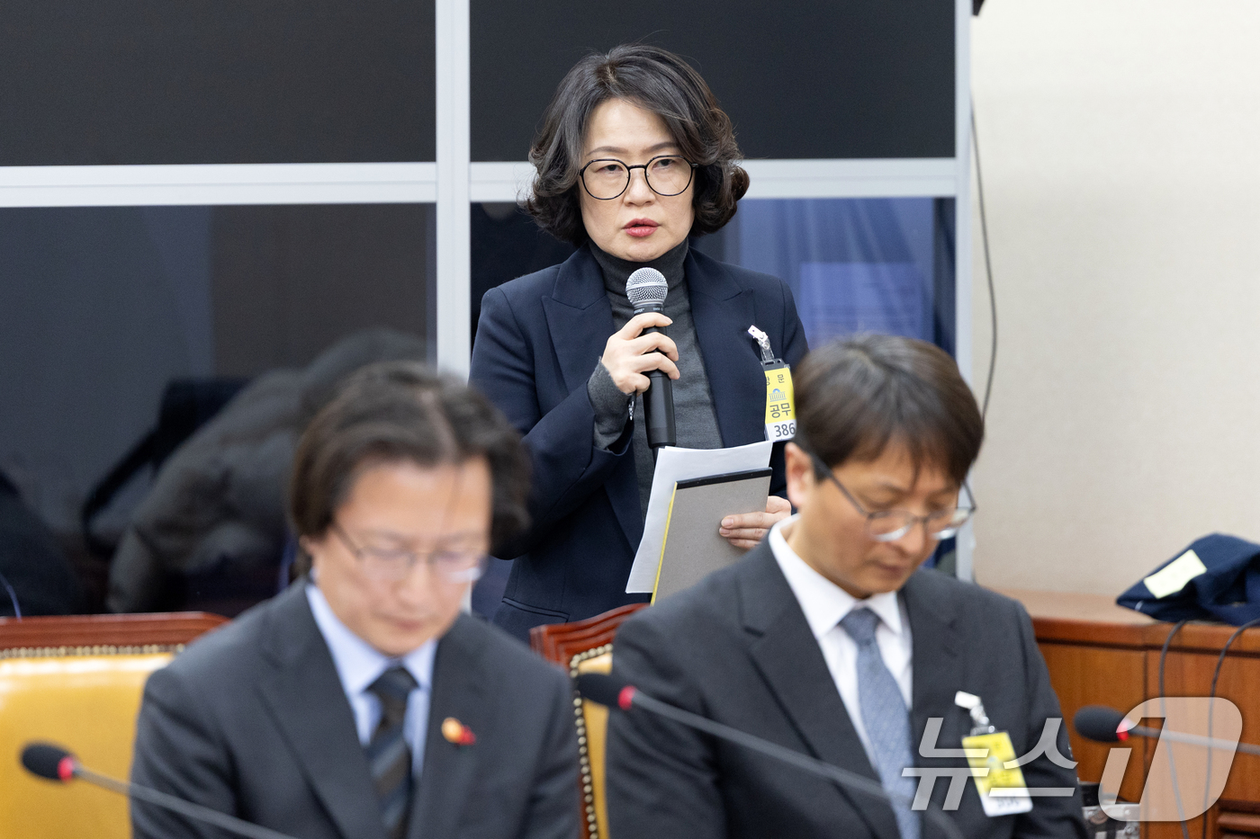 (서울=뉴스1) 이승배 기자 = 윤혜영 쿠팡 감사위원이 31일 서울 여의도 국회에서 열린 제430회국회(임시회) 쿠팡 침해사고 및 개인정보 유출, 불공정 거래, 노동환경 실태 파악 …