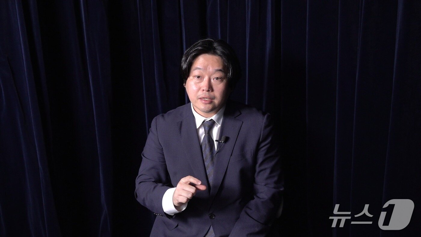 본문 이미지 - 백승훈 한국외대 중동연구소 전임연구원이 기자 질문에 답하고 있다. 2025.12.18./뉴스1