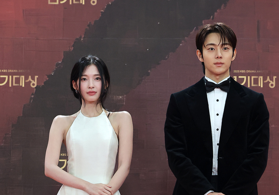 아린·유정후, 떨리는 레드카펫